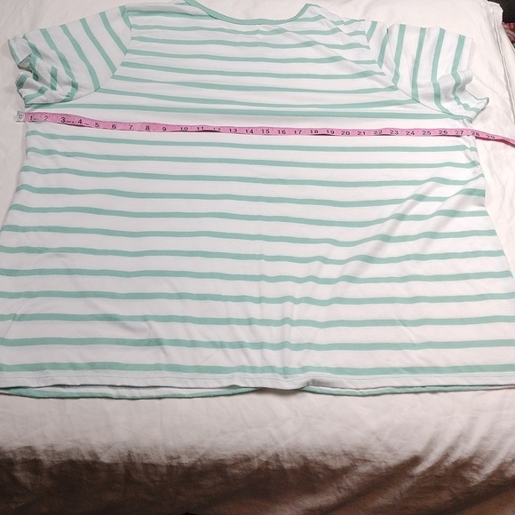 Torrid classic fit womens top size 4X - Picture 9 of 9